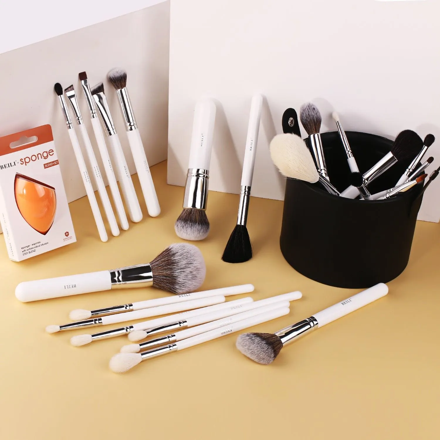 Essentials Brush Collection (WM24 Egg / WM24 EggWith Holder)